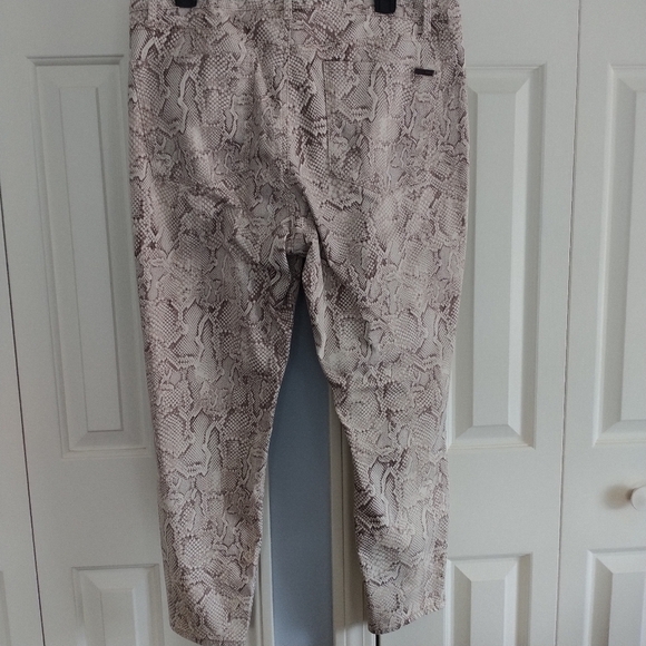 White House Black Market Faux Snakeskin Print High Rise Straight Leg Jeans 14 - Picture 6 of 9